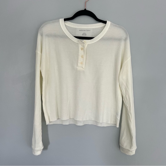 Cropped Long-Sleeve Henley T-Shirt - Picture 2 of 9